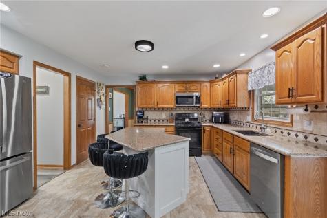 1718 Cornerstone Street SW Hartville OH 44632