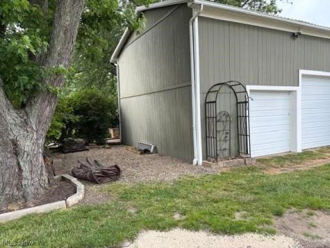 8385 Paris Avenue Louisville OH 44641