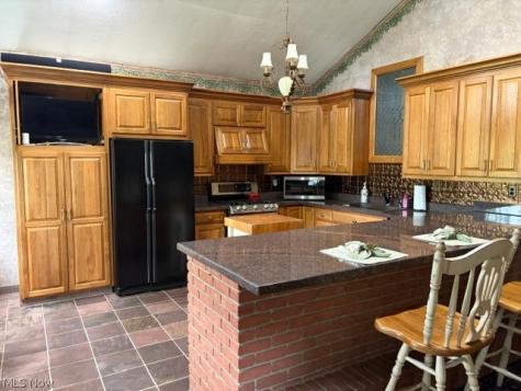 8385 Paris Avenue Louisville OH 44641