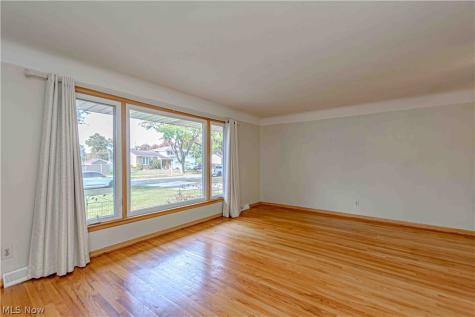 6541 Fairweather Drive Middleburg Heights OH 44130