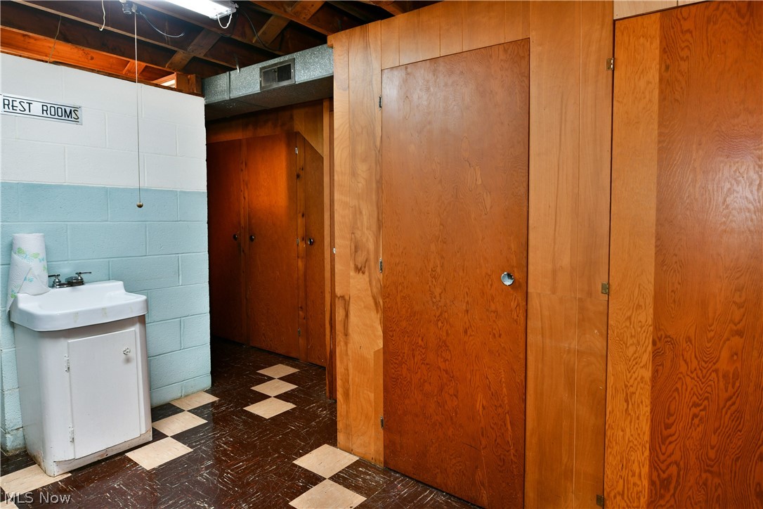 3985 Valacamp Avenue SE Warren OH 44484