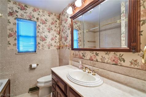 1170 N Plainview Drive Copley OH 44321