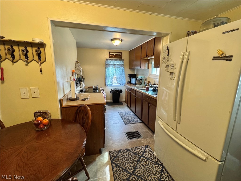 969 Linn Street Coshocton OH 43812