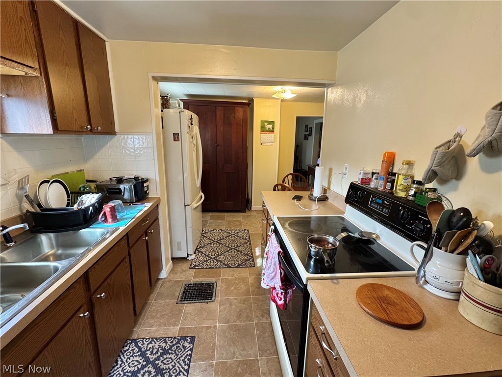 969 Linn Street Coshocton OH 43812