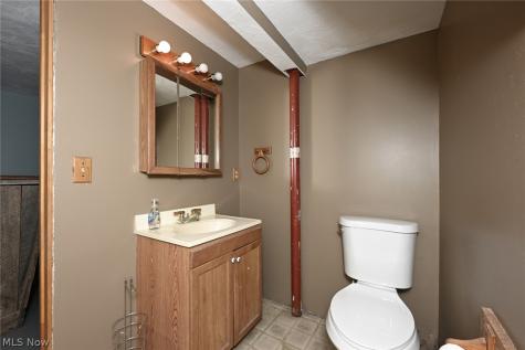 147 Pine Street Creston OH 44217