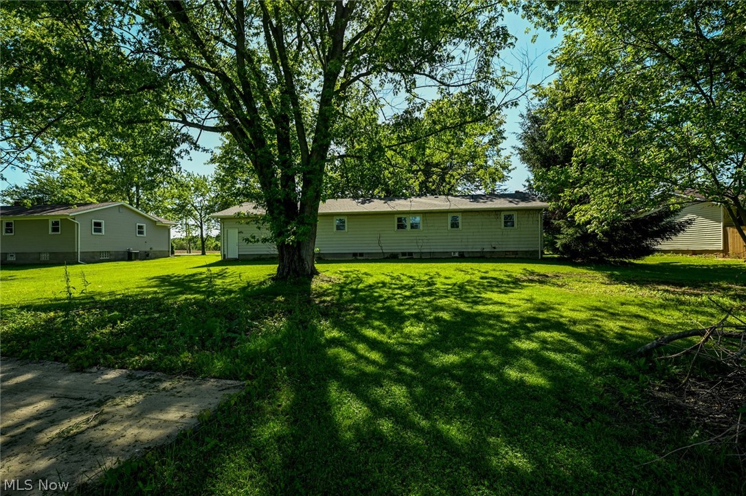 147 Pine Street Creston OH 44217