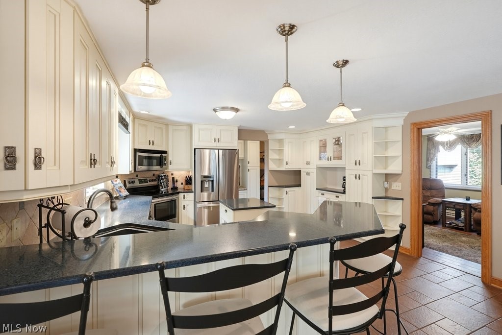 338 W Mohawk Drive Malvern OH 44644