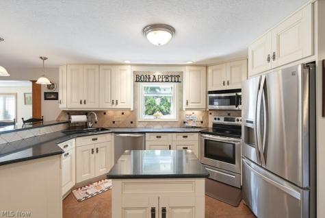 338 W Mohawk Drive Malvern OH 44644