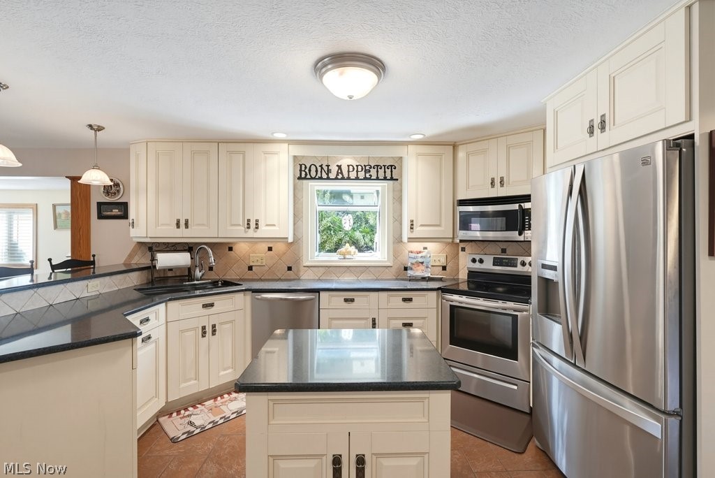 338 W Mohawk Drive Malvern OH 44644