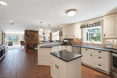 338 W Mohawk Drive Malvern OH 44644