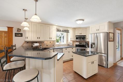 338 W Mohawk Drive Malvern OH 44644