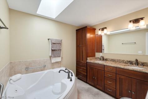 338 W Mohawk Drive Malvern OH 44644