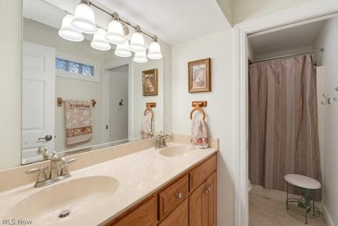 338 W Mohawk Drive Malvern OH 44644