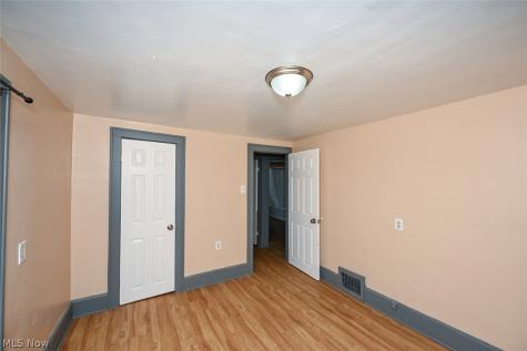 980 Neptune Avenue Akron OH 44301