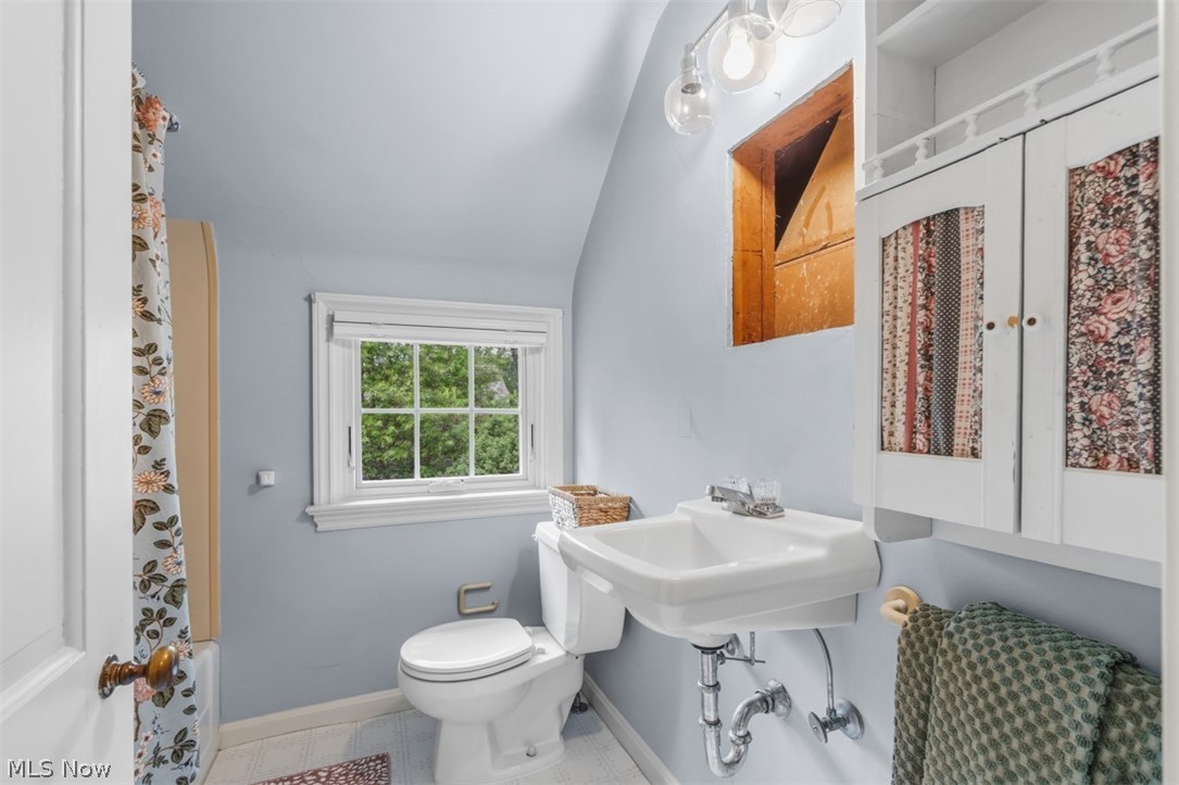 2748 Belvoir Boulevard Shaker Heights OH 44122