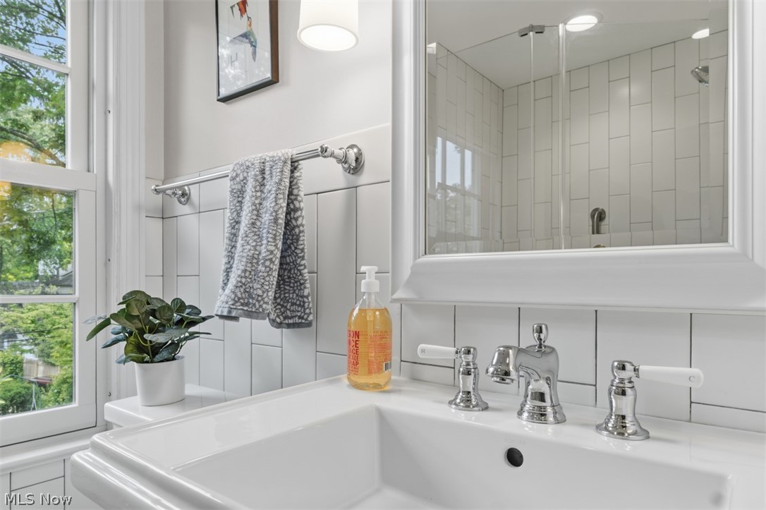 2748 Belvoir Boulevard Shaker Heights OH 44122