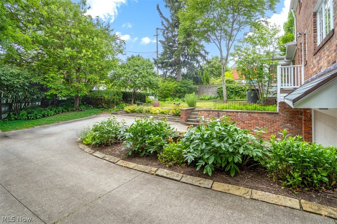 2748 Belvoir Boulevard Shaker Heights OH 44122