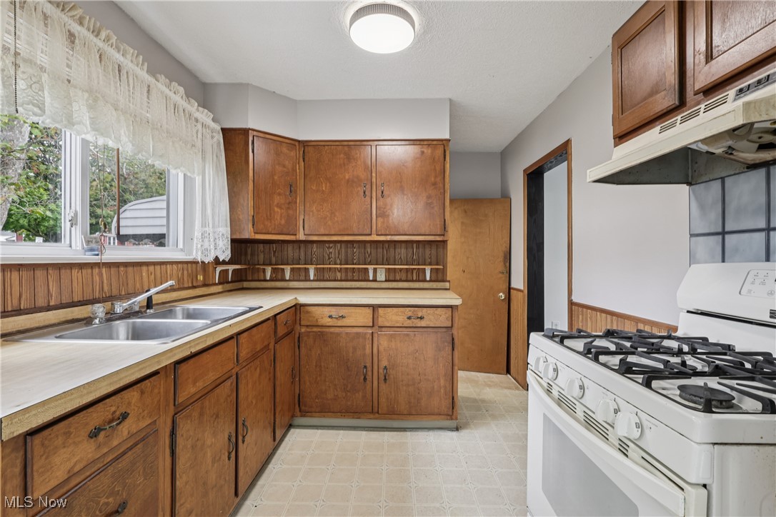 1674 Betz Drive Akron OH 44306