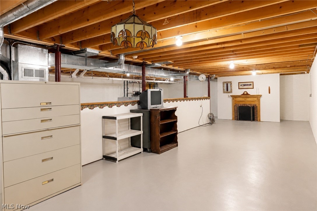 6077 Weaver Road Conneaut OH 44030