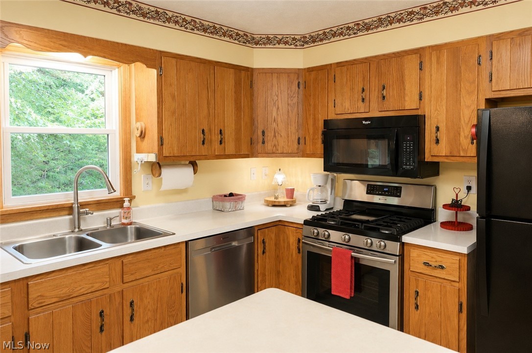 6077 Weaver Road Conneaut OH 44030