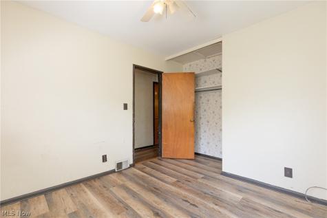 1687 Delia Avenue Akron OH 44320