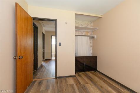 1687 Delia Avenue Akron OH 44320