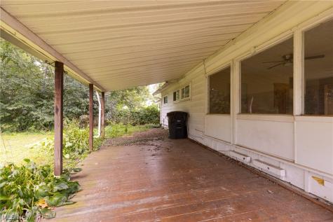 1687 Delia Avenue Akron OH 44320