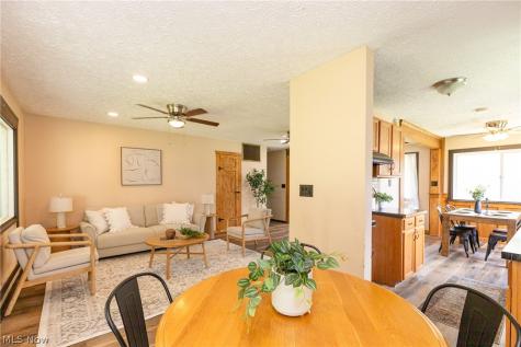 1687 Delia Avenue Akron OH 44320