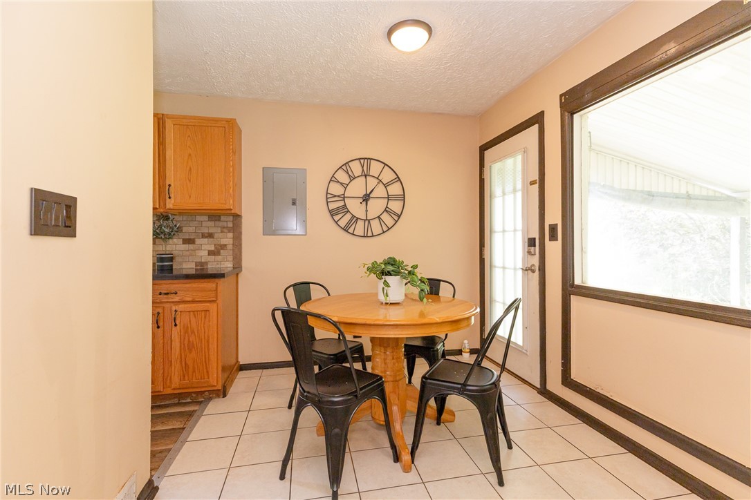 1687 Delia Avenue Akron OH 44320