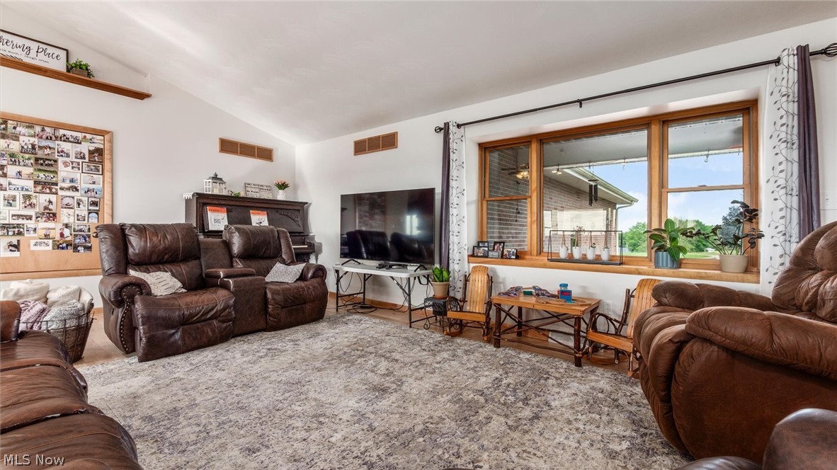 10550 Amish Ridge Road Mount Perry OH 43760