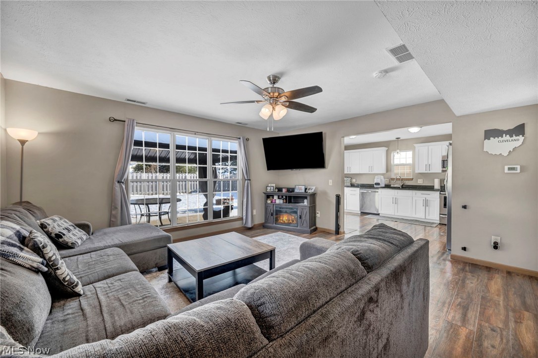 27 Kenilworth Avenue Painesville OH 44077