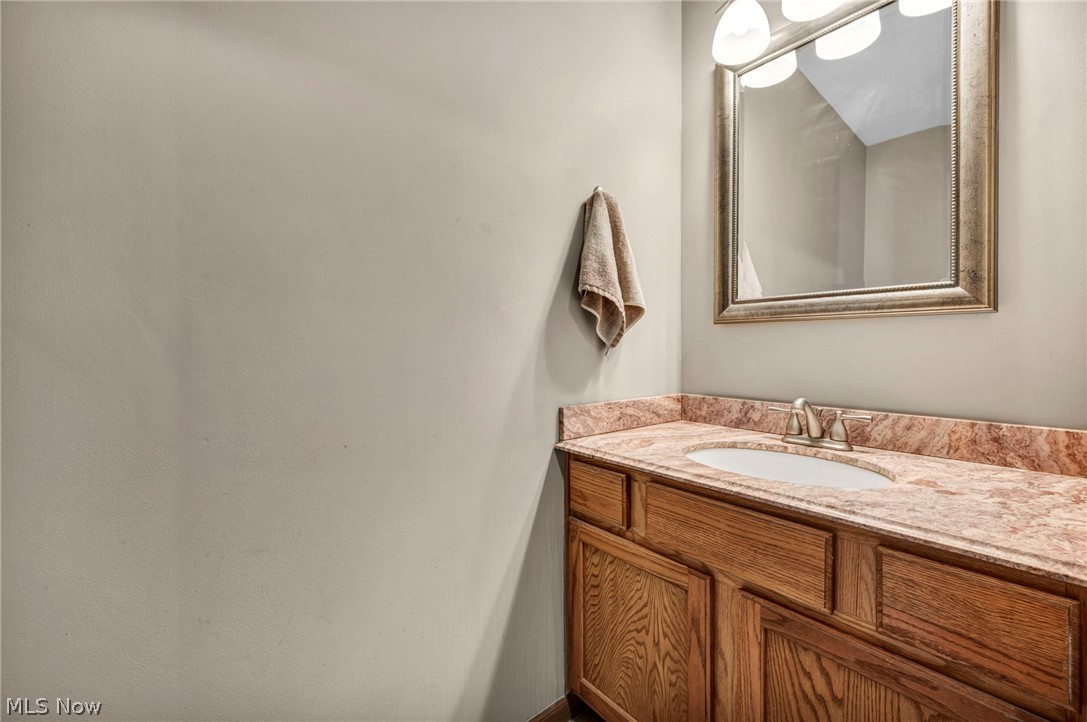 27 Kenilworth Avenue Painesville OH 44077