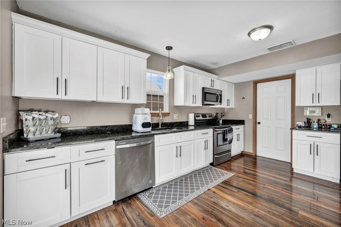 27 Kenilworth Avenue Painesville OH 44077