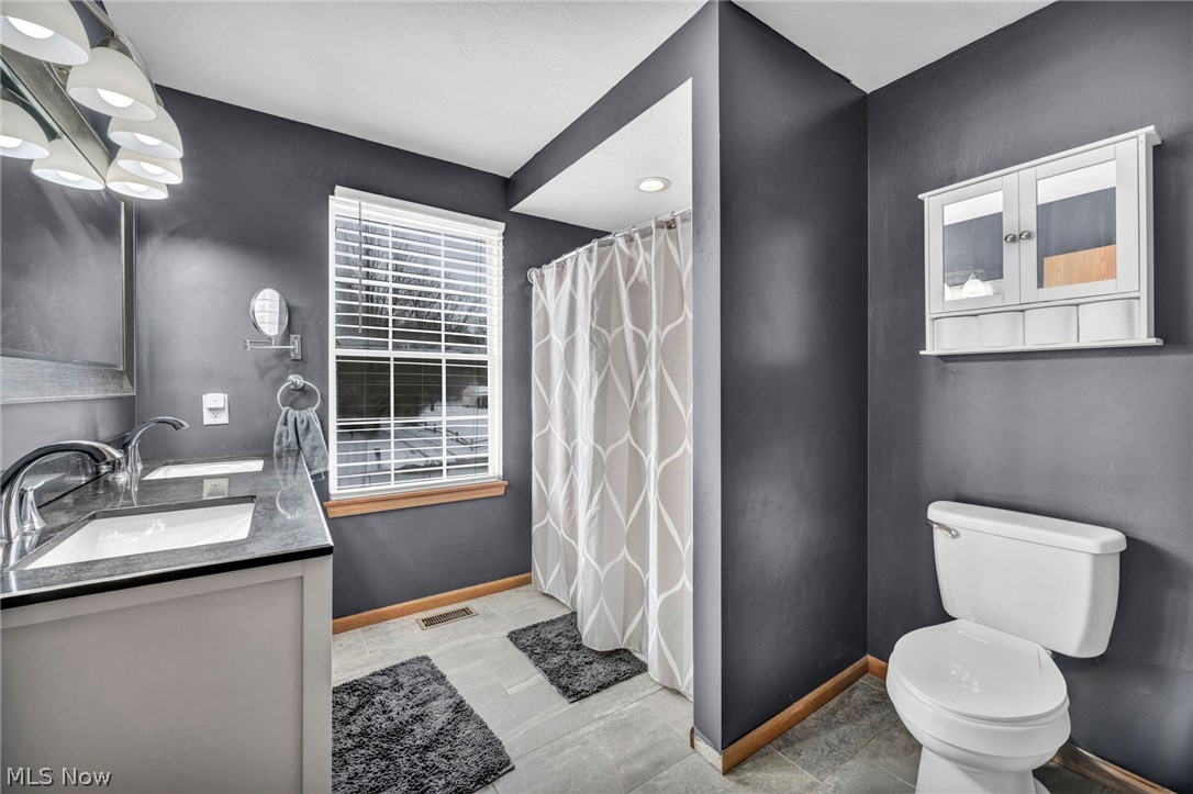 27 Kenilworth Avenue Painesville OH 44077
