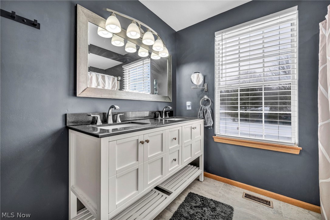 27 Kenilworth Avenue Painesville OH 44077