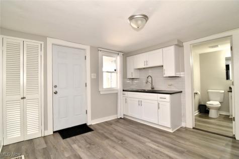 2061 W 33rd Street Cleveland OH 44113