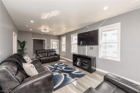 5811 Madison Avenue Cleveland OH 44102