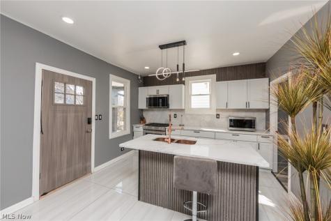 5811 Madison Avenue Cleveland OH 44102