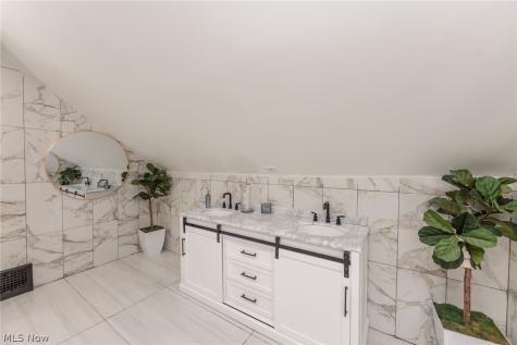 5811 Madison Avenue Cleveland OH 44102