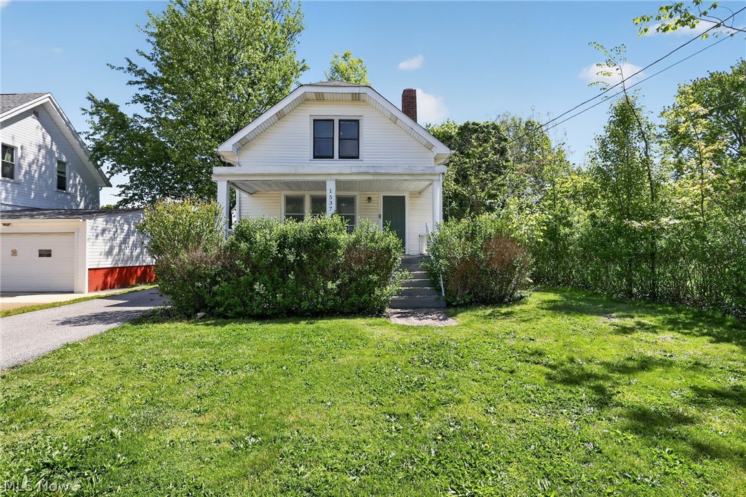1537 E 214th Street Euclid OH 44117