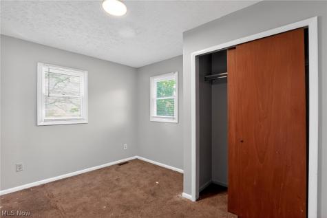 1537 E 214th Street Euclid OH 44117