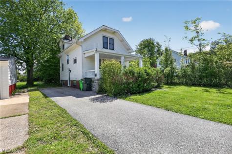 1537 E 214th Street Euclid OH 44117