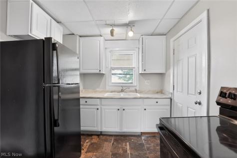 1537 E 214th Street Euclid OH 44117