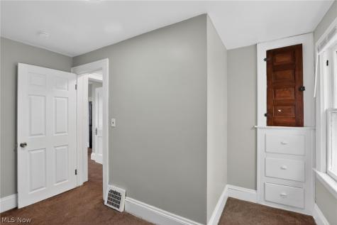 1537 E 214th Street Euclid OH 44117