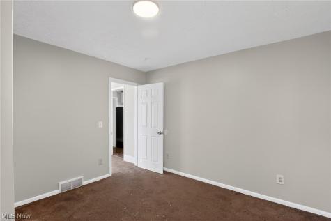 1537 E 214th Street Euclid OH 44117