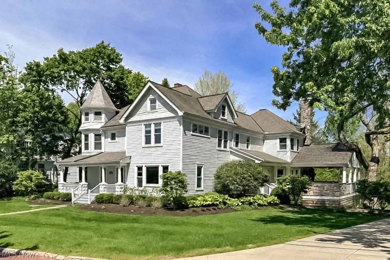 63 E Summit Street Chagrin Falls OH 44022