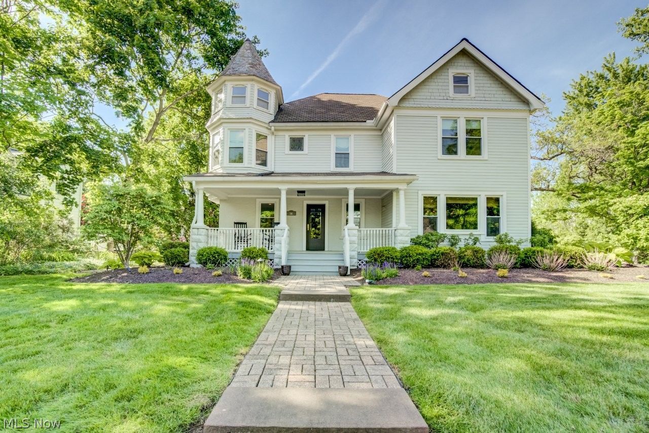 63 E Summit Street Chagrin Falls OH 44022