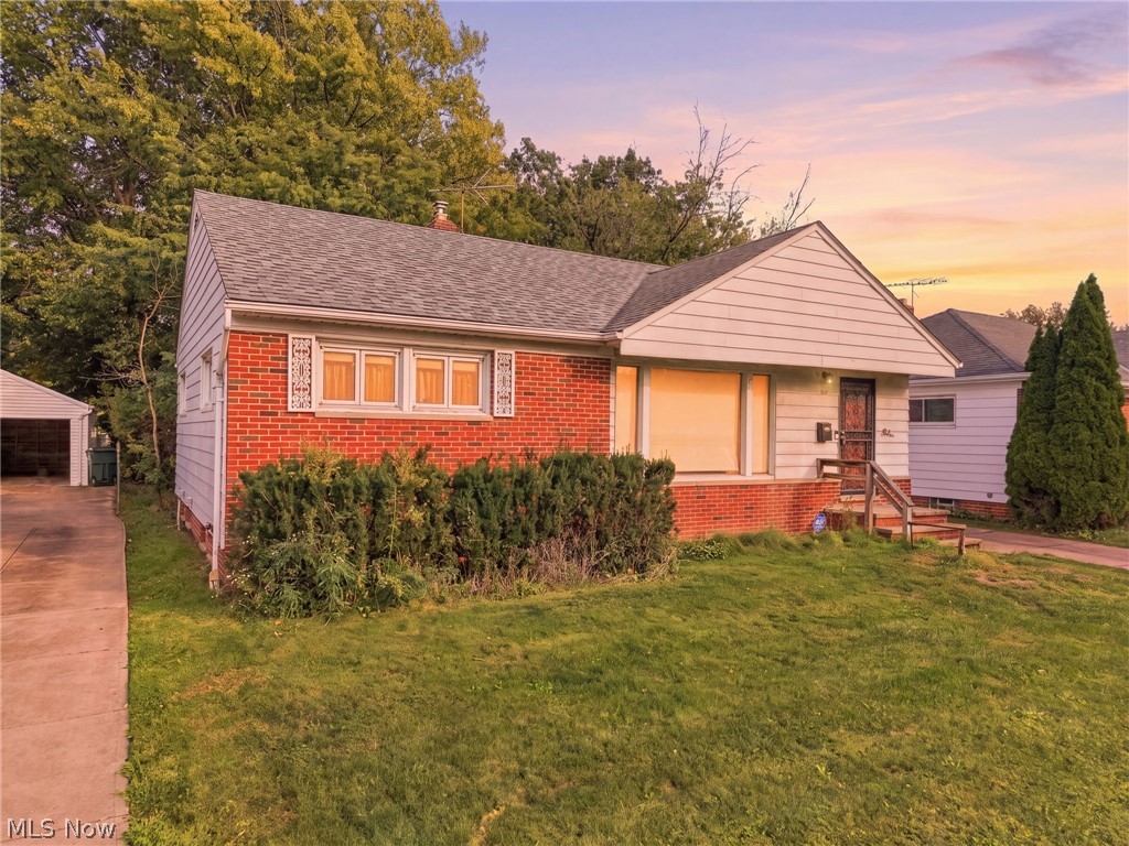 819 E 261st Street Euclid OH 44132