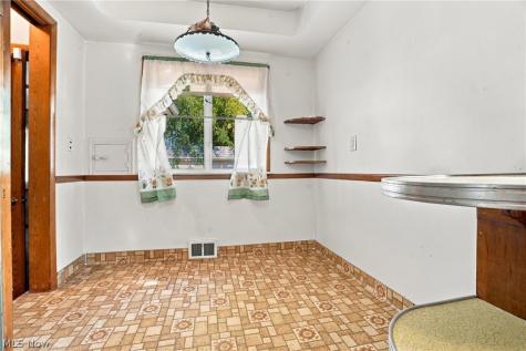 819 E 261st Street Euclid OH 44132