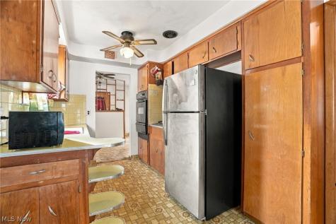 819 E 261st Street Euclid OH 44132